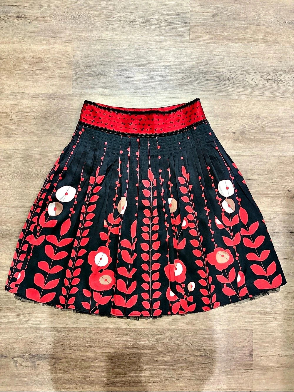 Ted Baker Pleated Floral-Print Skirt Black & Red Size 2